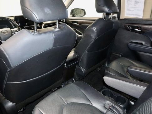 Used 2022 Toyota Highlander Limited image 22