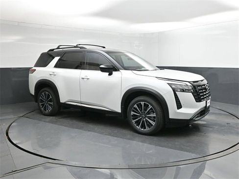 New 2026 Nissan Pathfinder Platinum image 17