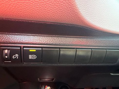 Used 2023 Toyota Corolla SE w/ Carpet Mat Package (TMS) FWD image 19