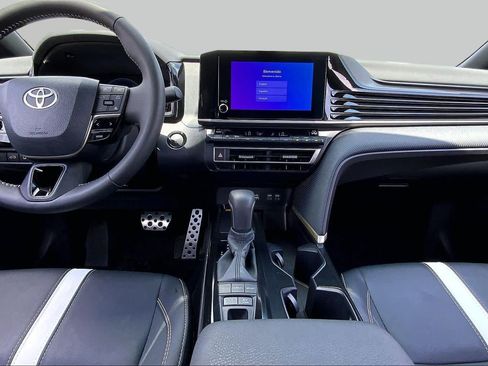 Used 2026 Toyota Camry SE FWD image 15
