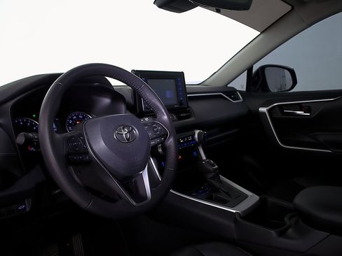 Used 2022 Toyota RAV4 XLE Premium image 14