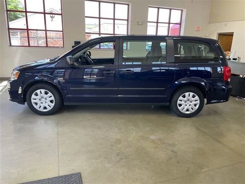 Used 2015 Dodge Grand Caravan American Value Package w/ UConnect Hands-Free Group FWD image 4