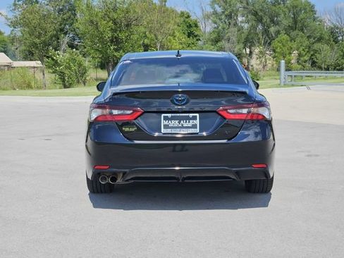 Used 2022 Toyota Camry SE w/ Convenience Package FWD image 6