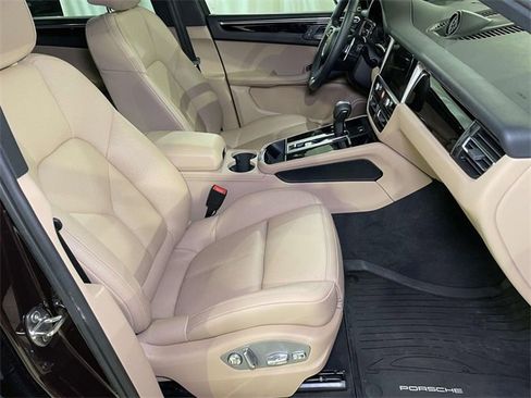 Certified 2025 Porsche Macan image 23