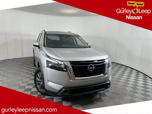 Used 2023 Nissan Pathfinder SV image 1