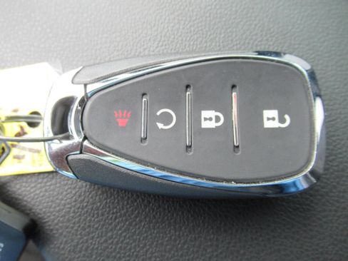 Used 2025 Chevrolet Trax LT w/ Sunroof Package FWD image 33