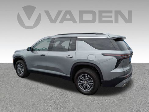 Used 2025 Chevrolet Traverse LT w/ Driver Confidence Package FWD image 28