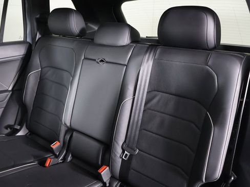Used 2022 Volkswagen Tiguan SEL R-Line image 35