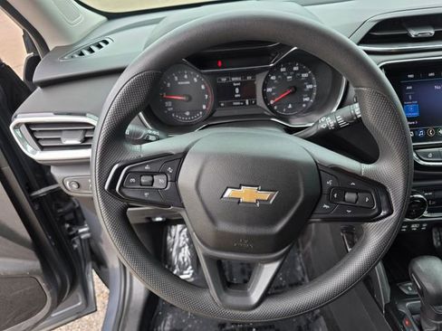Used 2022 Chevrolet TrailBlazer LT w/ Convenience Package FWD image 22