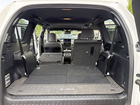 Used 2022 Lexus GX 460 Premium w/ Accessory Package AWD/4WD image 14