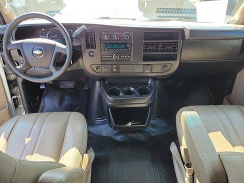 Used 2017 Chevrolet Express 2500 RWD image 13