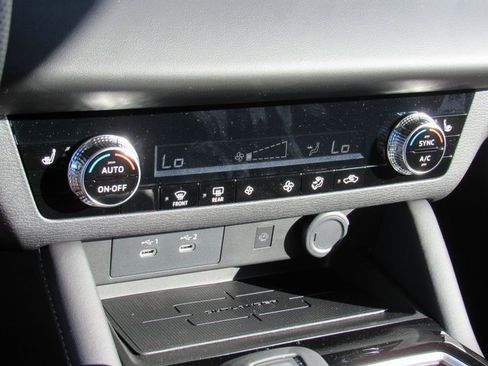 New 2025 Mitsubishi Outlander SE image 18