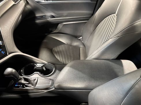 Used 2018 Toyota Camry SE FWD image 27