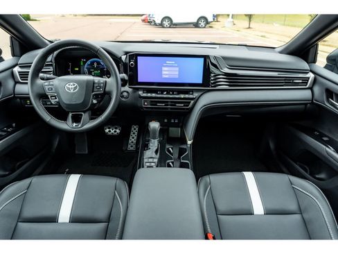 Used 2026 Toyota Camry SE image 18