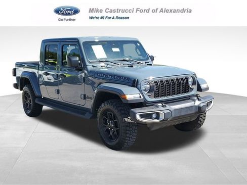 Used 2025 Jeep Gladiator Sport AWD/4WD image 1