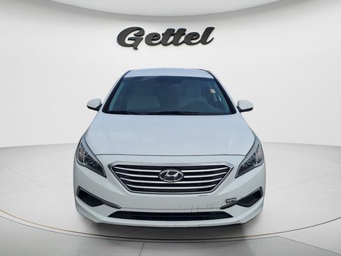 Used 2017 Hyundai Sonata SE FWD image 2