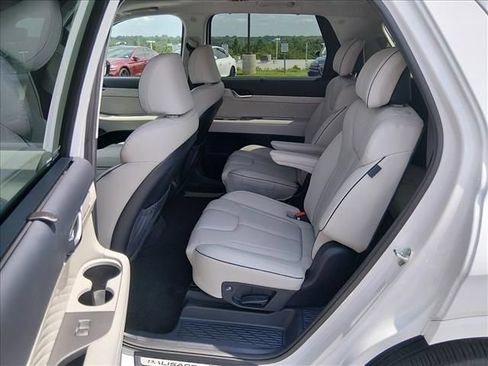 Used 2025 Hyundai Palisade Calligraphy FWD image 14