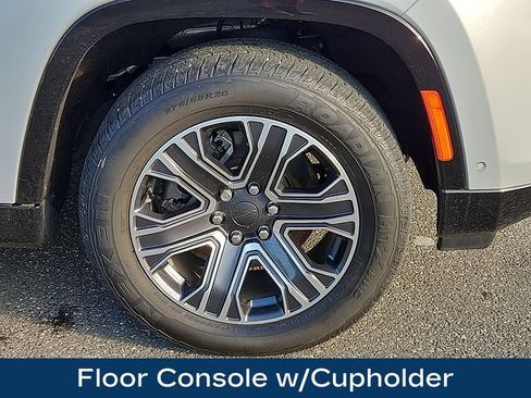Used 2022 Jeep Wagoneer Series III w/ Convenience Group I AWD/4WD image 9
