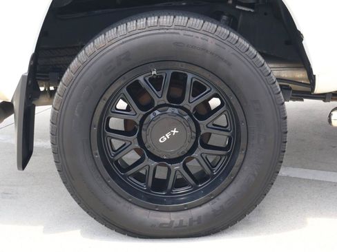 Used 2021 Toyota Tacoma Limited AWD/4WD image 8