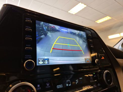 Used 2022 Toyota Highlander Limited AWD/4WD image 10