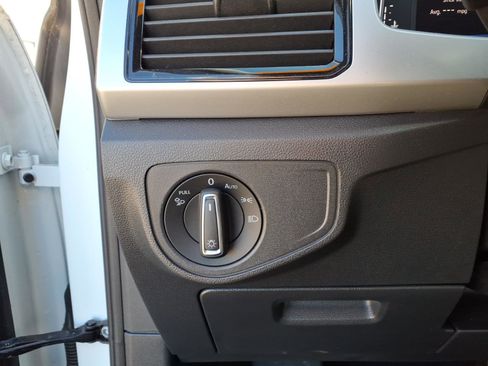 Used 2023 Volkswagen Atlas Cross Sport SE image 16