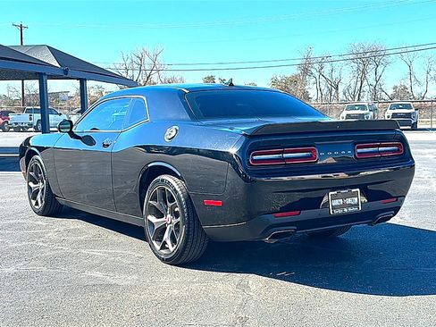 Used 2018 Dodge Challenger SXT Plus image 6
