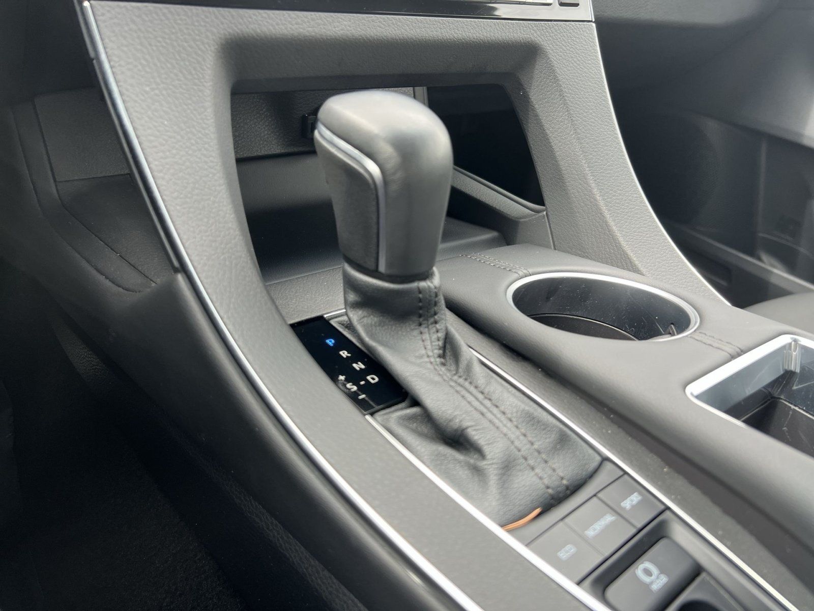 Used 2021 Toyota Avalon XLE w/ Moonroof Package FWD image 21
