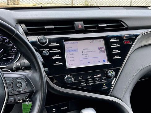 Used 2019 Toyota Camry SE FWD image 6
