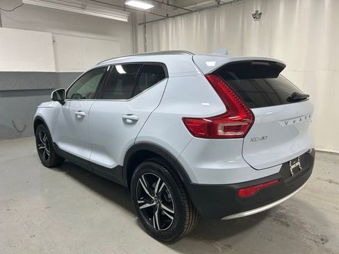 Used 2025 Volvo XC40 B5 Core image 2