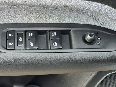 Used 2025 Jeep Compass Latitude AWD/4WD image 13