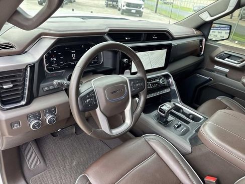 Used 2024 GMC Sierra 1500 Denali w/ Technology Package AWD/4WD image 39