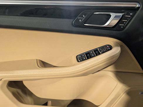 Certified 2018 Porsche Macan Sport Edition image 20