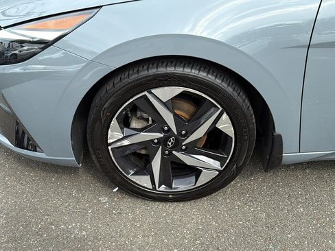 Used 2021 Hyundai Elantra Limited FWD image 9