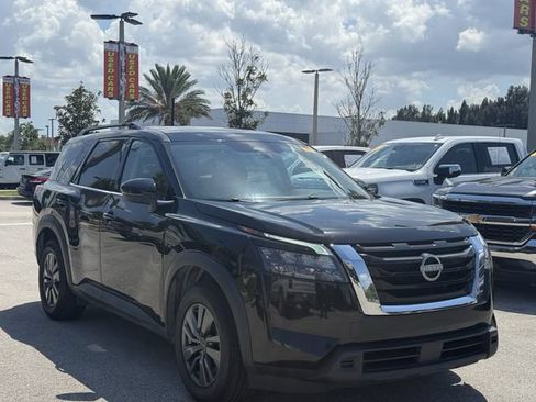 Used 2024 Nissan Pathfinder SV FWD image 4