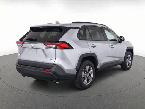 Used 2025 Toyota RAV4 LE AWD/4WD image 4