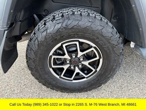Used 2024 Jeep Wrangler Unlimited Rubicon w/ Technology Group AWD/4WD image 9