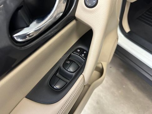 Used 2020 Nissan Rogue SV AWD/4WD image 8