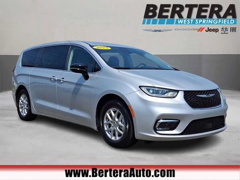 Certified 2024 Chrysler Pacifica Touring-L FWD image 1