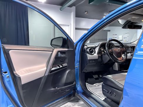 Used 2016 Toyota RAV4 Limited image 12