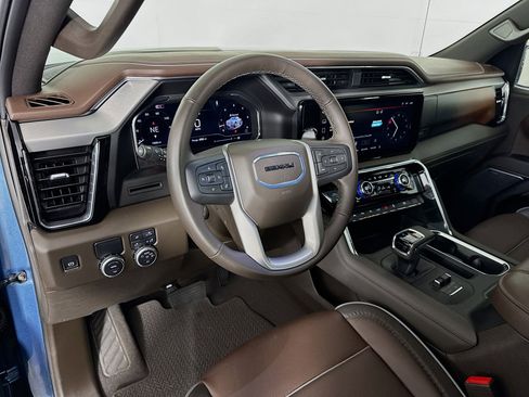 Certified 2025 GMC Sierra 1500 Denali image 9