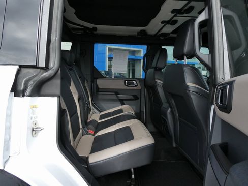 Used 2024 Ford Bronco Wildtrak image 16