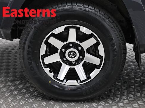 Used 2024 Toyota 4Runner TRD Off-Road Premium AWD/4WD image 33