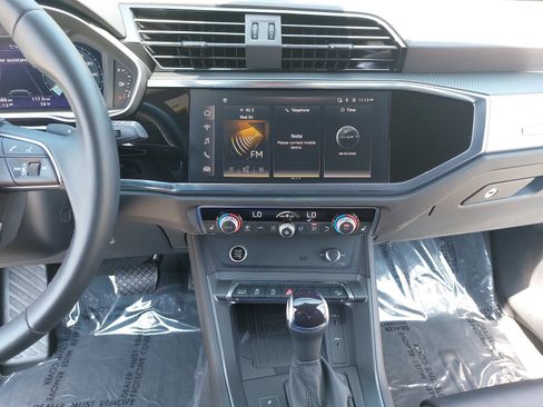 Certified 2025 Audi Q3 2.0T Premium w/ Convenience Package AWD/4WD image 21