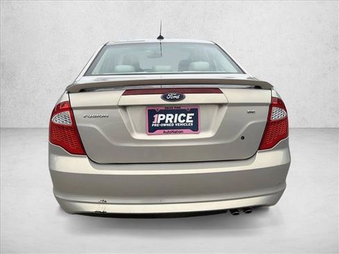 Used 2010 Ford Fusion SE FWD image 4