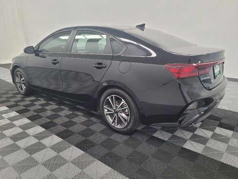 Used 2022 Kia Forte LXS w/ LXS Technology Package FWD image 3