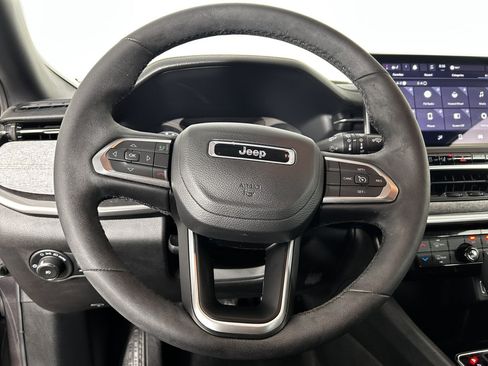 Used 2023 Jeep Compass Latitude AWD/4WD image 22