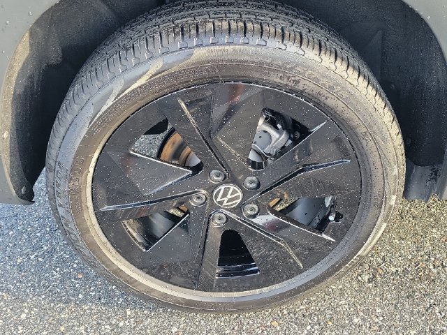 Certified 2026 Volkswagen Taos SE FWD image 5