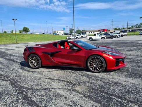 Used 2025 Chevrolet Corvette Z06 RWD image 9