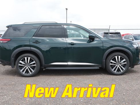 Used 2025 Nissan Pathfinder Platinum AWD/4WD image 1