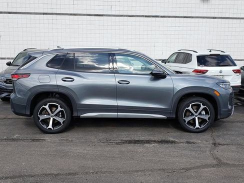 New 2026 Volkswagen Tiguan SE image 2